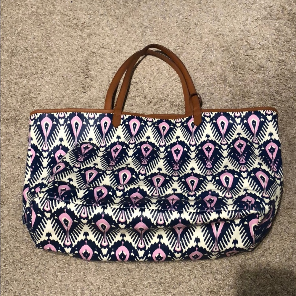 Stella and Dot reversible voyager tote